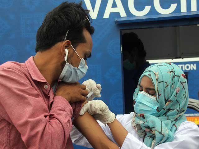 Sindh government decides to launch vaccination campaign in all schools